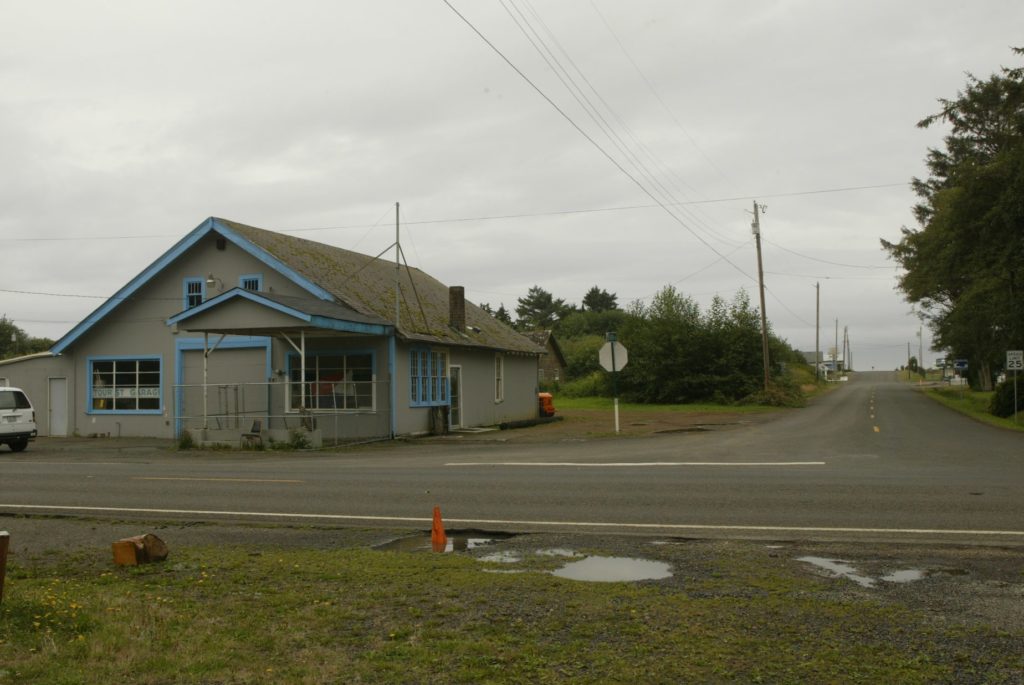 tourist garage at copalis beach